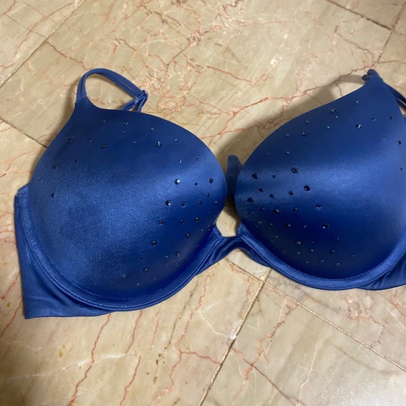 Victoria’s Secret push-up bra 34DD - Picture 1 of 4
